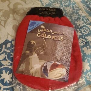 Gold Kiss Red Exfoliating Glove Great For Anyone To Use.